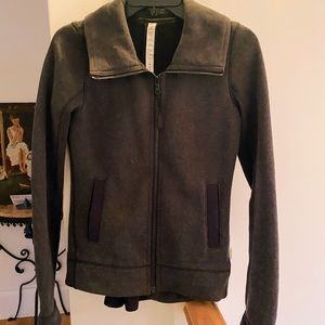 Excellent Condition Lululemon Zippered Jacket with pockets